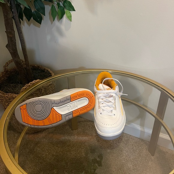 Air Jordan - Picture 2 of 2